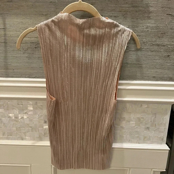 NWT new Anthropologie eri + Ali metallic gold shimmery pleated tank top medium - Picture 9 of 12